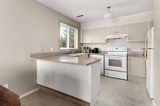 128 - 3015 51 Street Sw, Home with 2 bedrooms, 1 bathrooms and 1 parking in Calgary AB | Image 7