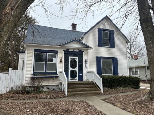 325 W 8th St S, Newton, IA, 50208-3656 | Card Image