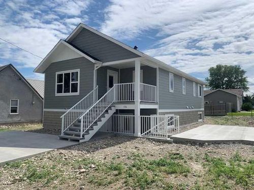2-106 22 Street, Fort Macleod, AB, T0L0Z0 | Card Image