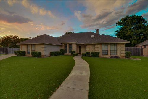 8240 Saddlebrook Dr, Benbrook, TX, 76116-1417 | Card Image