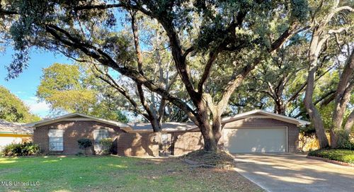 304 Fairview Dr, Biloxi, MS, 39531-2604 | Card Image