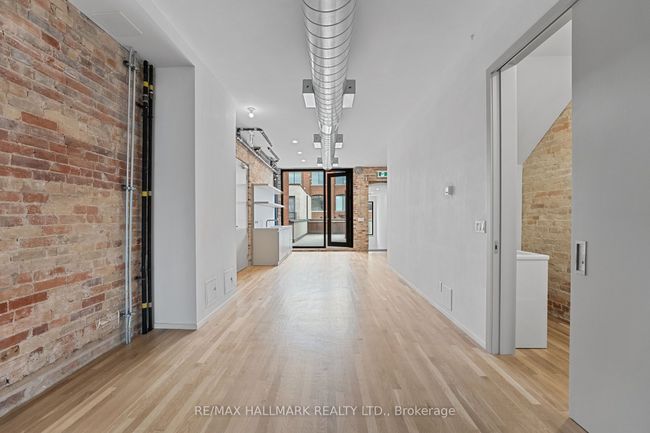200 - 974 Queen St E, Home with 0 bedrooms, 1 bathrooms and null parking in Toronto ON | Image 9