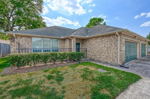 717 Cedarwood Dr, Friendswood, TX, 77546-4552 | Card Image