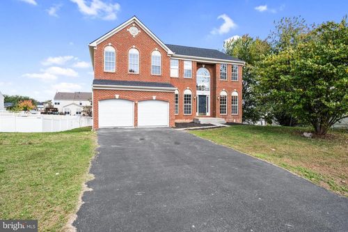 325 Rustling Leaf Pl, KEARNEYSVILLE, WV, 25430-2853 | Card Image