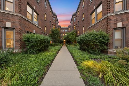 2n-52 Forest Ave, Riverside, IL, 60546-2518 | Card Image