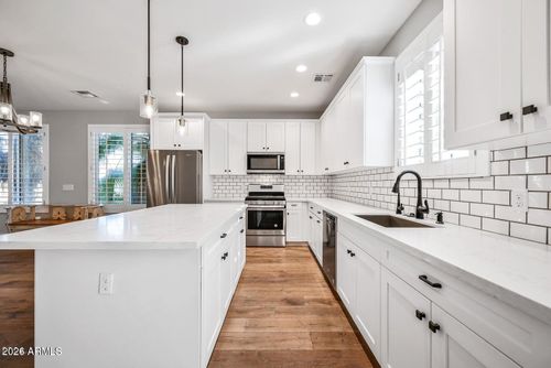 122-3030 N 38th St, Phoenix, AZ, 85018-7075 | Card Image
