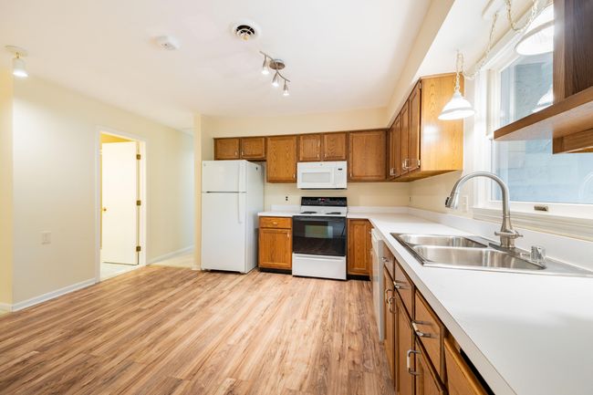 APT-42 - 8597 Mathias Dr, Condo with 2 bedrooms, 2 bathrooms and null parking in Grosse Ile MI | Image 12