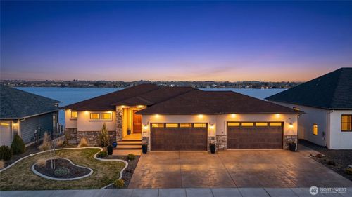 4065 Edwards Dr Ne, Moses Lake, WA, 98837-9650 | Card Image
