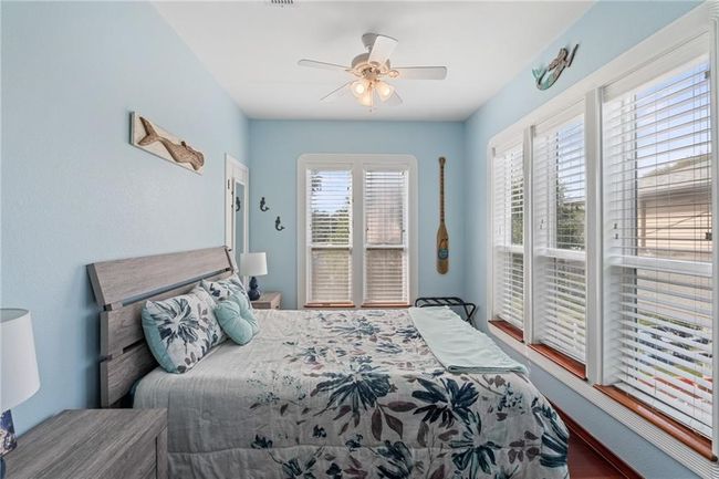 207 S 2 Nd St, House other with 4 bedrooms, 3 bathrooms and 6 parking in Rockport TX | Image 25