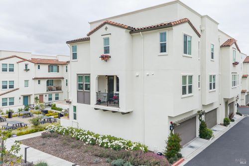 715 Rockview Rd, Novato, CA, 94949-5076 | Card Image