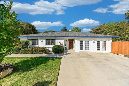 2201 Tallow Ct, Austin, TX, 78744-3527 | Card Image