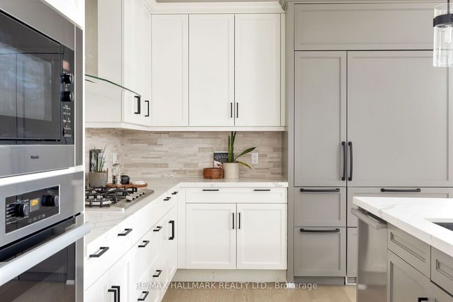 401 - 1 Rainsford Rd, Condo with 3 bedrooms, 3 bathrooms and 2 parking in Toronto ON | Image 11
