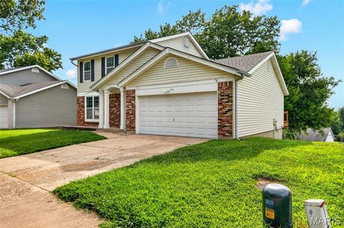 591 Summit Hills Dr, Fenton, MO, 63026-3914 | Card Image