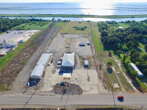 20804 Highway 1, Golden Meadow, LA, 70357-5204 | Card Image