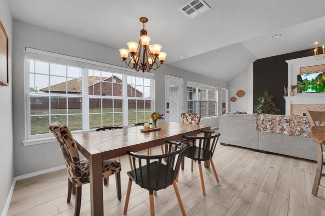 Large Dining area and Kitchen | Image 10