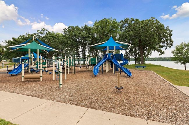 1021 Yuma Ln N, Townhouse with 2 bedrooms, 2 bathrooms and null parking in Plymouth MN | Image 29