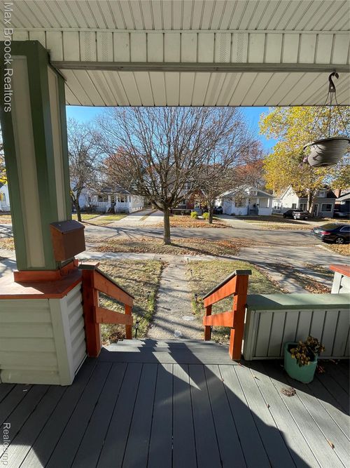 808 Laprairie St, Ferndale, MI, 48220-3216 | Card Image