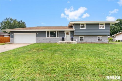 1203 Frisina St, Pawnee, IL, 62558-9652 | Card Image