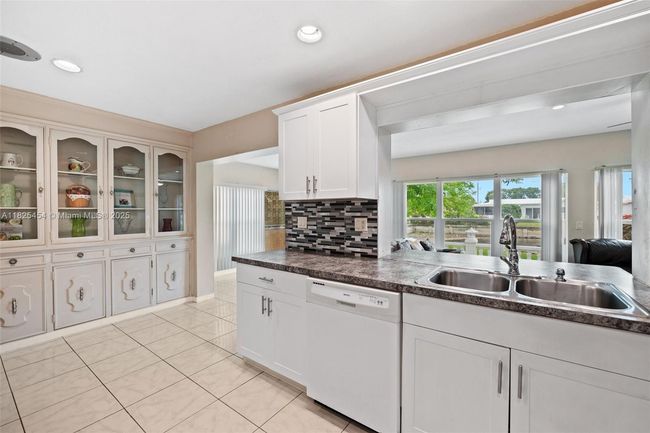 6905 Nw 73 Rd St, House other with 2 bedrooms, 2 bathrooms and null parking in Tamarac FL | Image 9