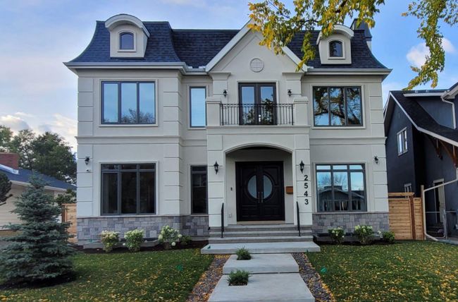 2543 11 Avenue Nw, Home with 6 bedrooms, 4 bathrooms and 3 parking in Calgary AB | Image 2