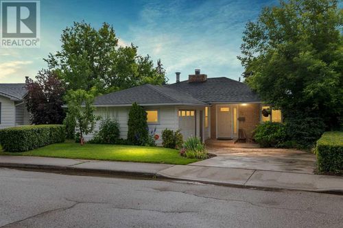 73 Cumberland Dr Nw, Calgary, AB, T2K1S8 | Card Image