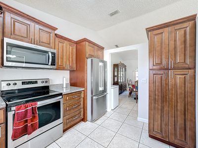 589 Oak Branch Circle, House other with 3 bedrooms, 2 bathrooms and null parking in Kissimmee FL | Image 3