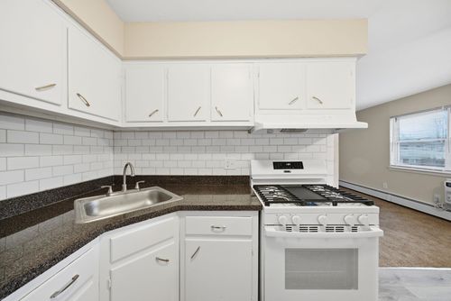 apt-6-1 Dahnert Park Ln, Garfield, NJ, 07026-1656 | Card Image