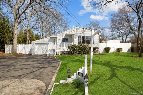 1255 Udall Rd, Bay Shore, NY, 11706-1911 | Card Image