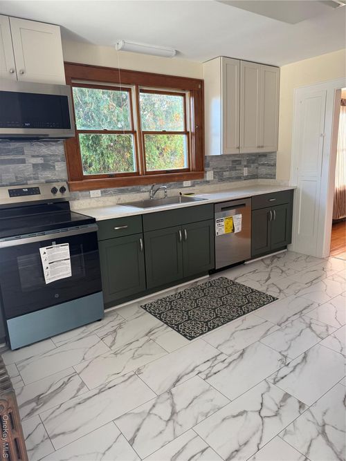 242 Deep Hole Rd, Baiting Hollow, NY, 11933-1430 | Card Image