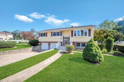 1399 Ackerson Blvd, Bay Shore, NY, 11706-3842 | Card Image