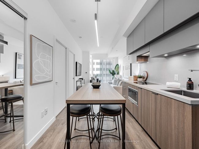 1003 - 8 Eglinton Ave E, Condo with 1 bedrooms, 1 bathrooms and null parking in Toronto ON | Image 8