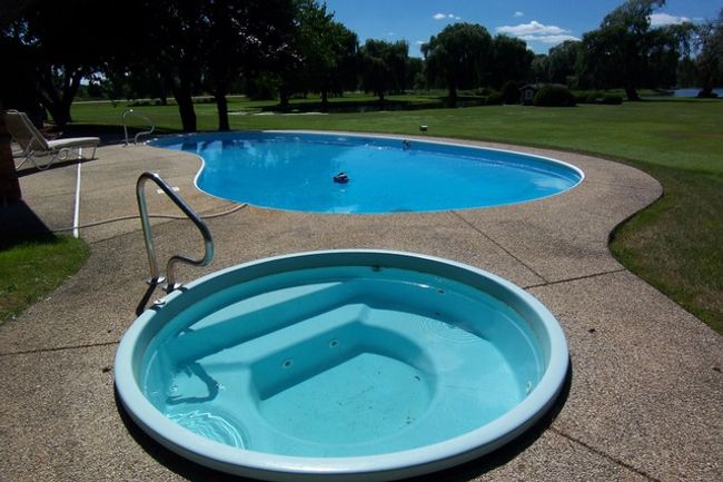 with Hot tub | Image 1