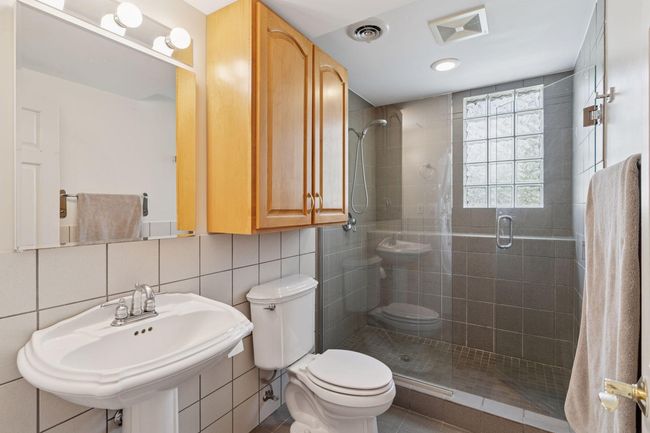 8 Woodhill Ln, House other with 3 bedrooms, 3 bathrooms and null parking in North Oaks MN | Image 11