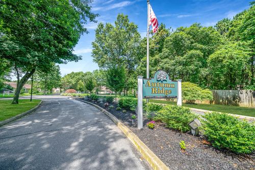 67 Crescent Cir, Holbrook, NY, 11741-4317 | Card Image