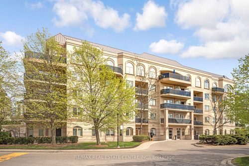 301-3 Dayspring Cir, Brampton, ON, L6P1B7 | Card Image