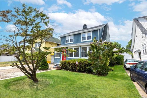 3 Nassau Blvd, Malverne, NY, 11565-2317 | Card Image