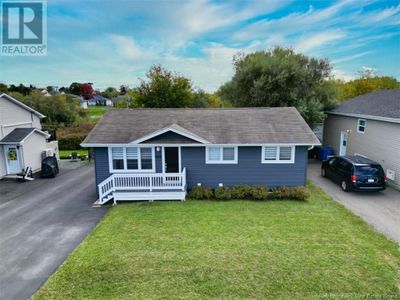 537 St Anne St, House other with 5 bedrooms, 2 bathrooms and null parking in Bathurst NB | Image 1