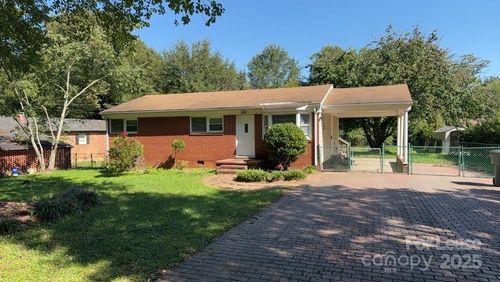 109 Pine Inn Dr, Gastonia, NC, 28056-8209 | Card Image