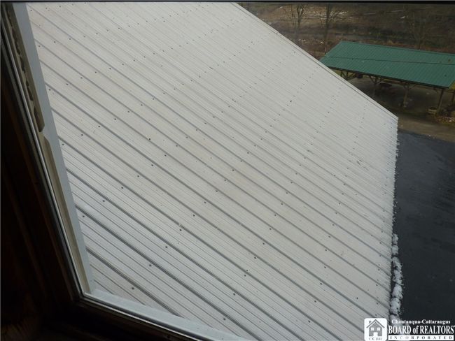 Metal room on rear of the building | Image 32