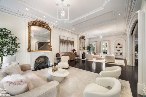 47 W 9th St, New York, NY, 10011-8937 | Card Image