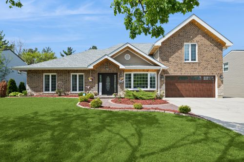 1024 Parker Dr, Schaumburg, IL, 60194-4232 | Card Image