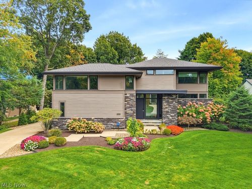 205 Lakehurst Dr, Bratenahl, OH, 44108-1075 | Card Image