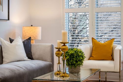 9-98 Carr St, Toronto, ON, M5T1B7 | Card Image