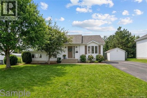 376 Eunice St, Dieppe, NB, E1A5V6 | Card Image