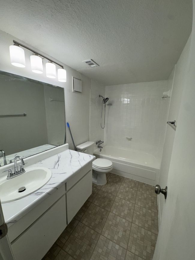 APT-108 - 919 S Weatherred Dr, Condo with 2 bedrooms, 2 bathrooms and null parking in Richardson TX | Image 10