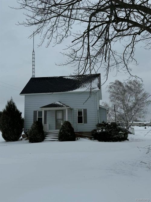 1645 Bad Axe Rd, Bad Axe, MI, 48413-9371 | Card Image