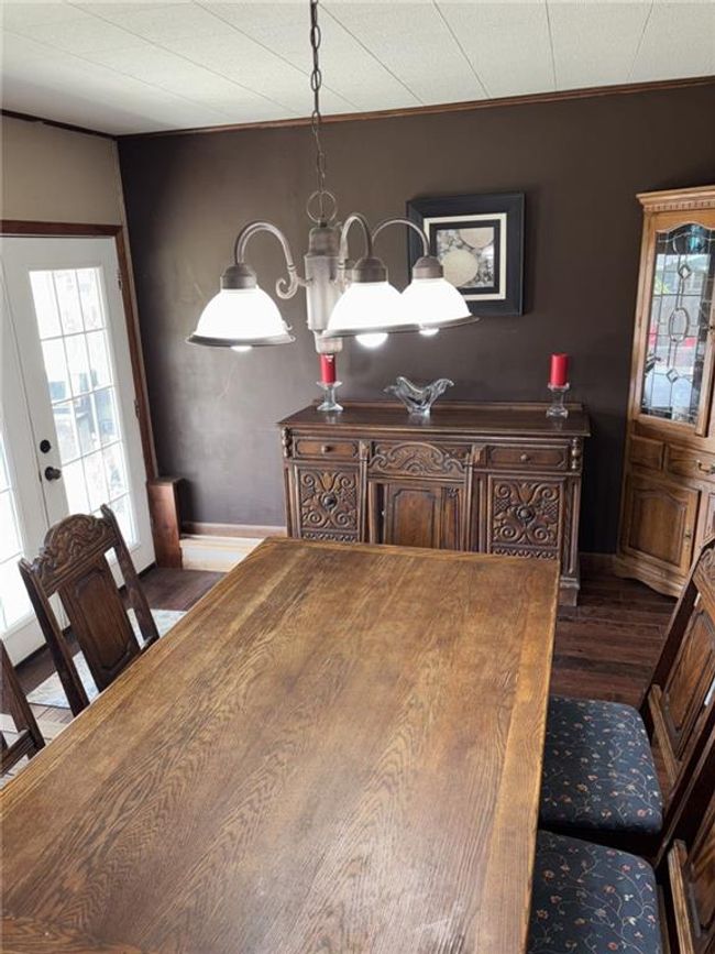 Dining area / Sun Room f | Image 7