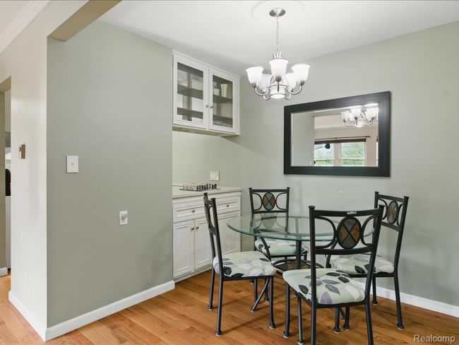 09-810 Holland Ave Unit 5 (9).jpg | Image 4