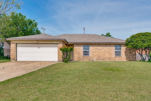 7105 Hanging Cliff Pl, North Richland Hills, TX, 76182-3319 | Card Image