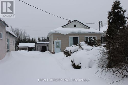 662 Gleason Ave, Holtyre, ON, P0K1C0 | Card Image